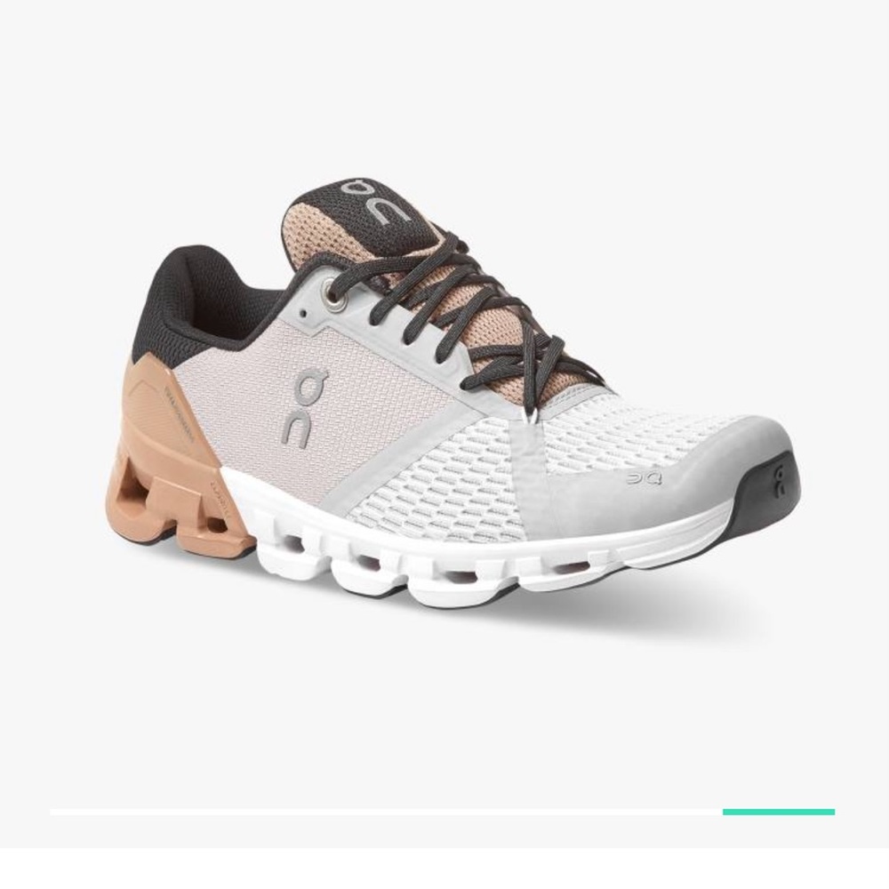 Gently used On Clouds Cloud flyer- Gracier / rose brown great condition